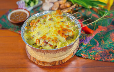 Ayam Satay Keju Bakar dengan Ketupat